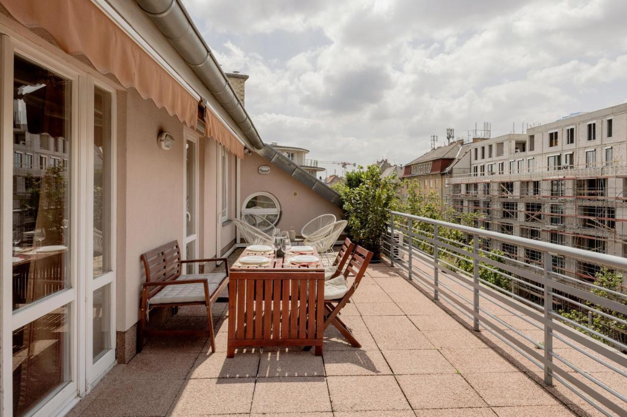 Bright And Spacious Penthouse W/ Terrace & Parking Budapeşte Dış mekan fotoğraf